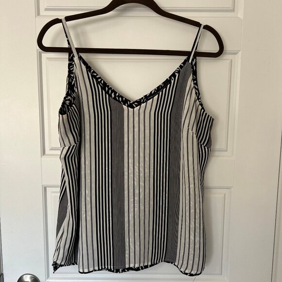 EUC - White House Black Market - Large - Reversible Black and White Tank Top - Picture 3 of 3